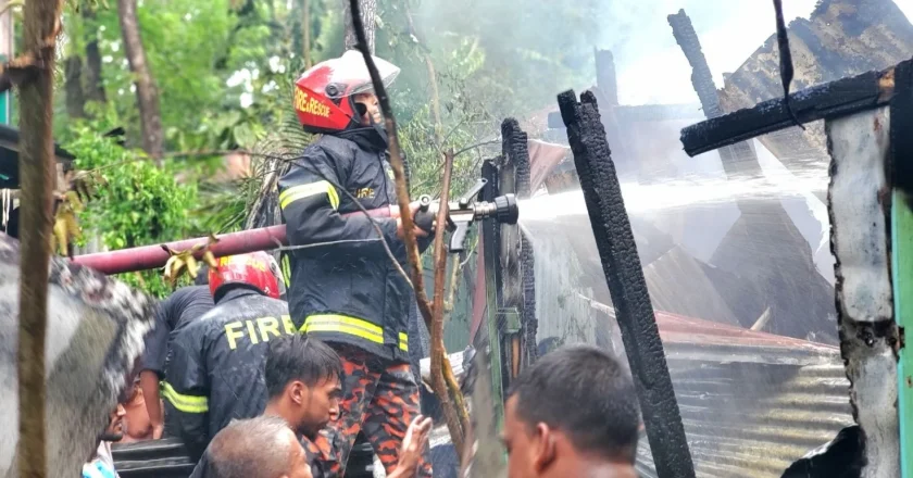 দৌলতখানে আগুনে পুড়েছে দুটি বসতঘর, ৩০ লাখ টাকার ক্ষতি